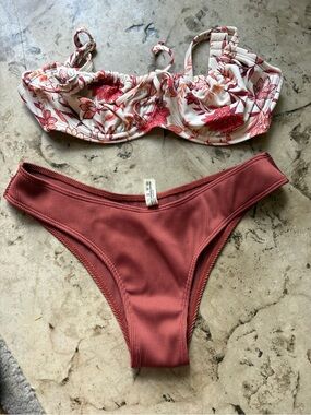 Floral Underwire Bikini Top & Ribbed Bikini Bottom